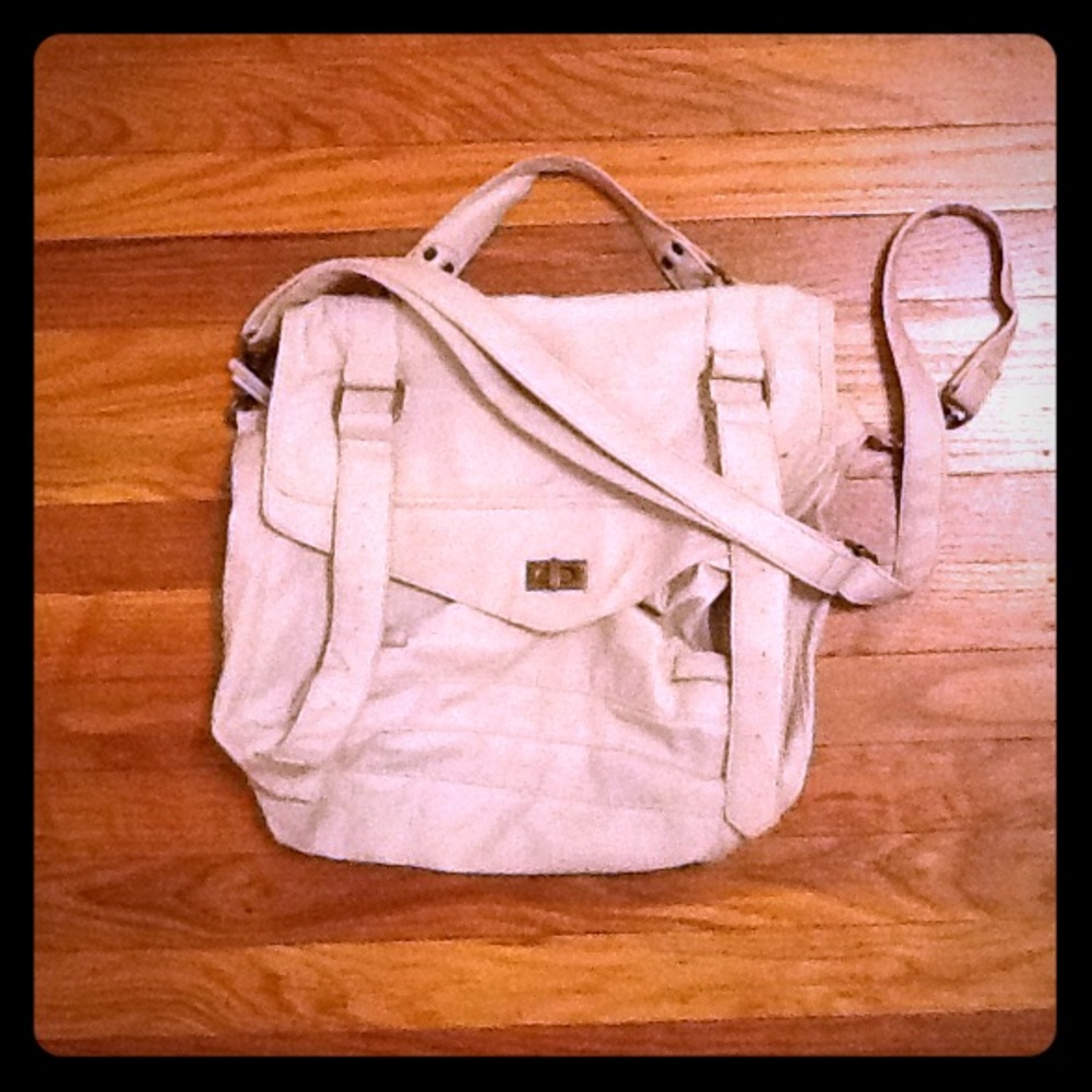 💥Cream Crossbody Bag💥