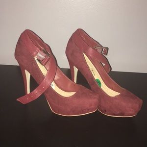 NEVER WORN maroon suede heels