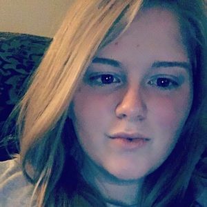 Meet your Posher, Chloe