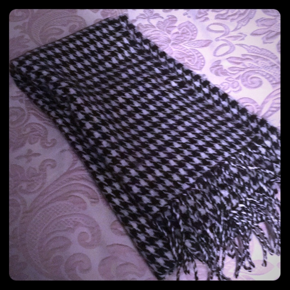 New Houndstooth Scarf