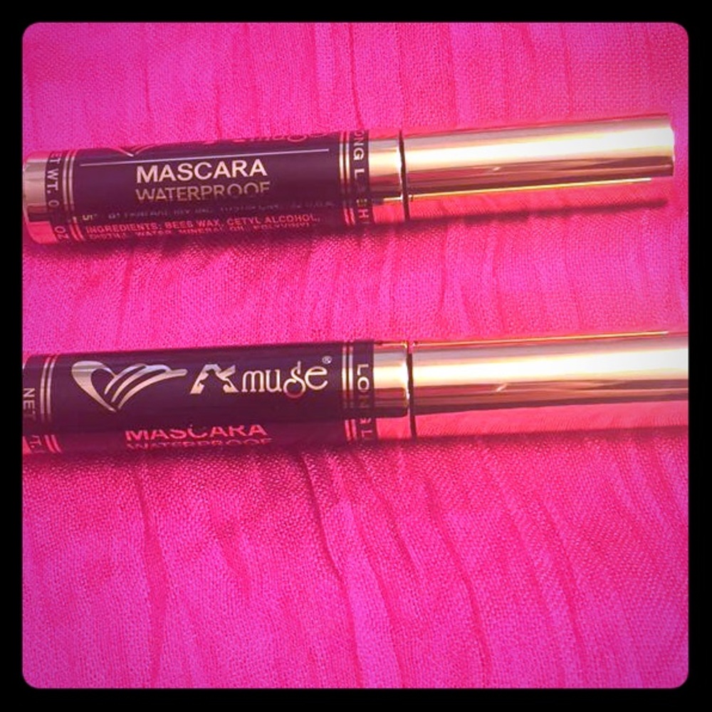 " AMUSE"  Black Waterproof Mascara.