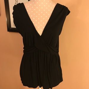 Black Wrap-Style Leifnotes Tank