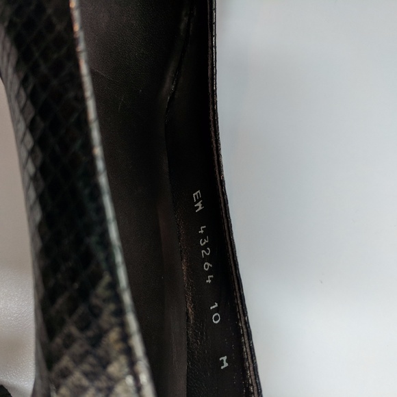 Stuart Weitzman Women's 10M Loafer Pewter Metallic Animal Print Kitten Pumps 3" - Picture 6 of 8