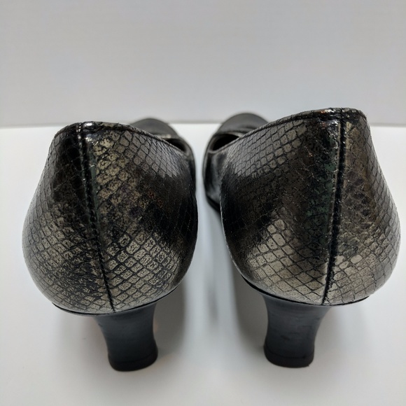 Stuart Weitzman Women's 10M Loafer Pewter Metallic Animal Print Kitten Pumps 3" - Picture 4 of 8