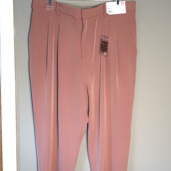 Uniqlo Pants - BRAND NEW!!! UNIQLO Blush Pink Joggers