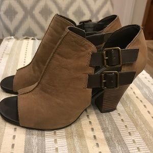 Size 7 Franco Sarto open toe booties
