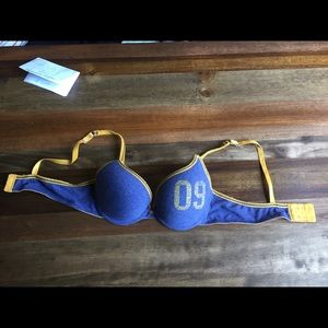 Set of 2 32B push up bras