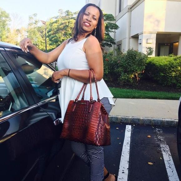 Meet your Posher, Shella - Picture 1 of 1