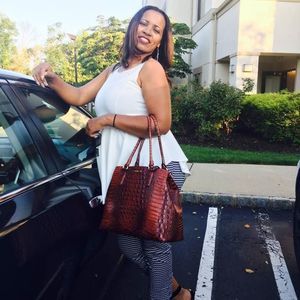 Meet your Posher, Shella