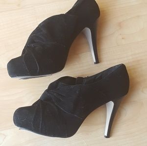 Madden Girl black velvet shoes boot