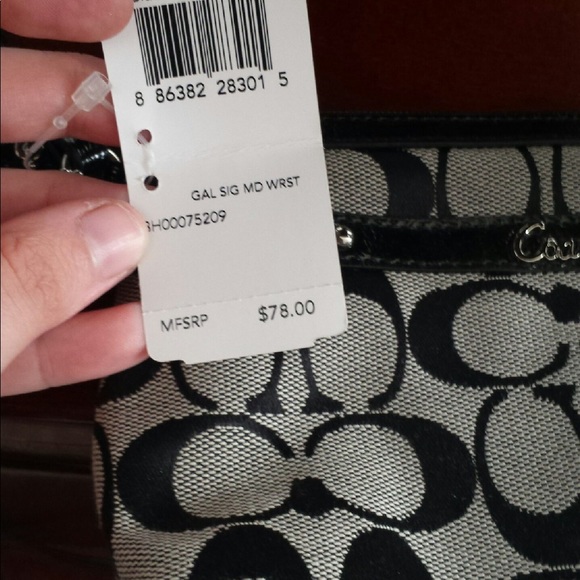 Coach Wristlet NWT - Picture 1 of 2