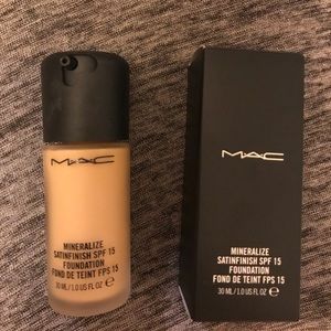 MAC Mineralize SPF 15 Foundation - NIB