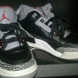 Air Jordan 3 Retro 6.5 youth. 7.5 Women