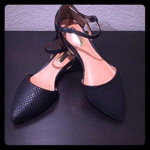 Halogen Pointed Flats