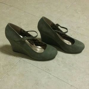 👠Qupid Olive Green Mary Jane Wedges!👠