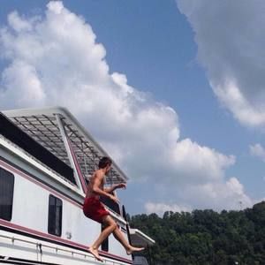 Meet your Posher, Hunter