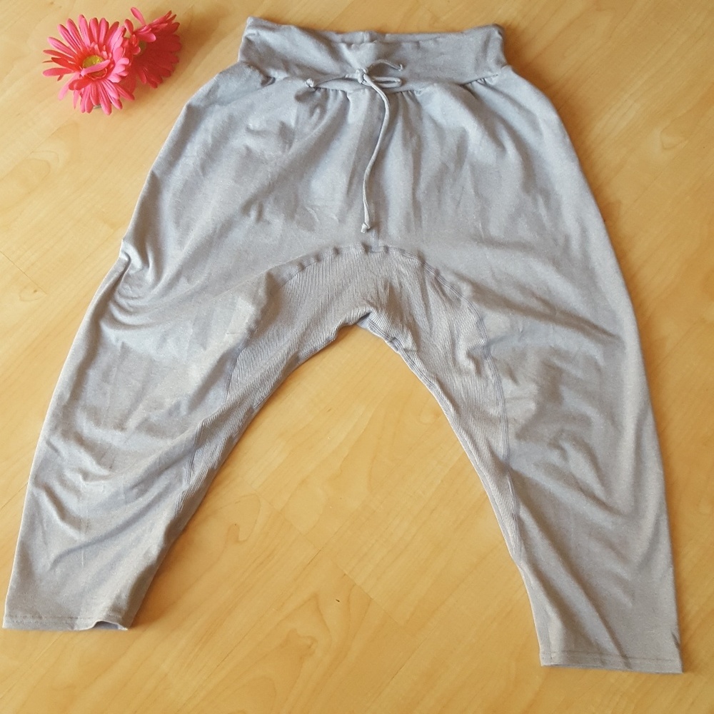 Capezio  grey capri style joggers