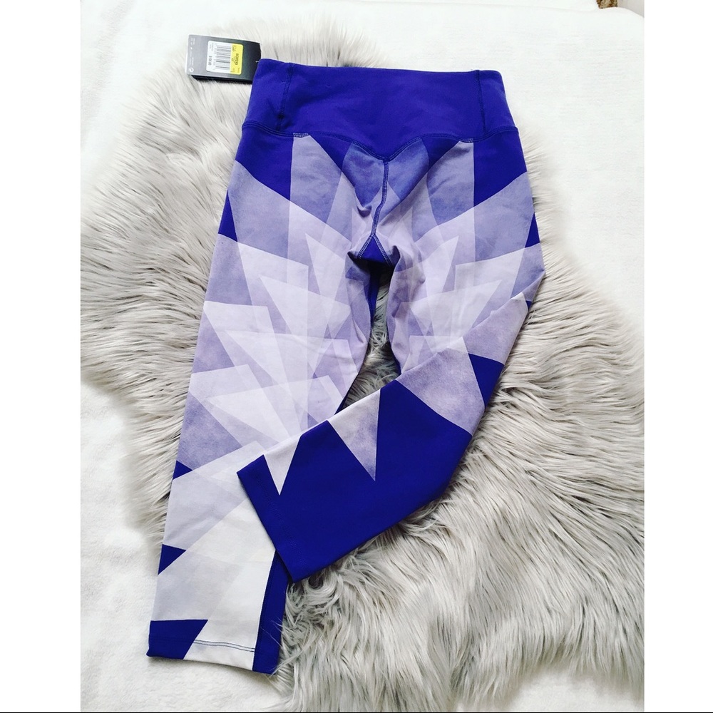 Nike Legendary Tight Waterglass Printed Legging - Picture 8 of 8