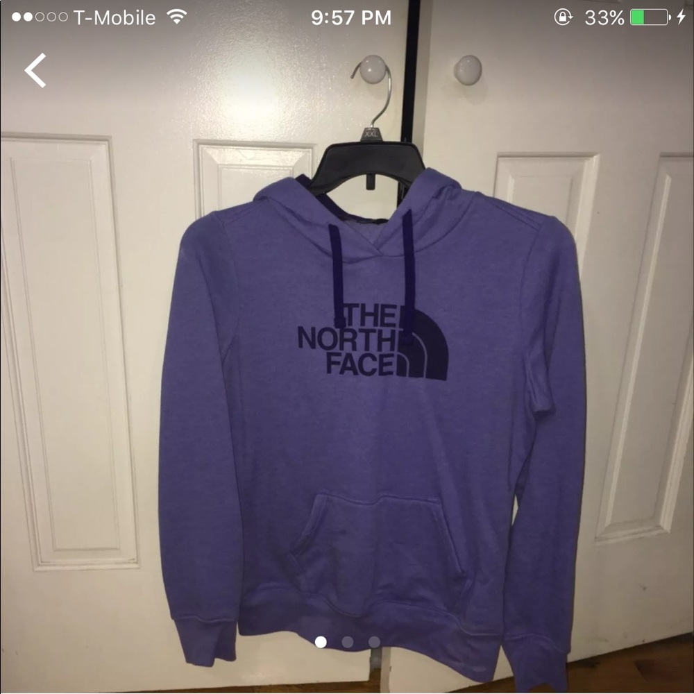 NEW. Women's north face hoodie