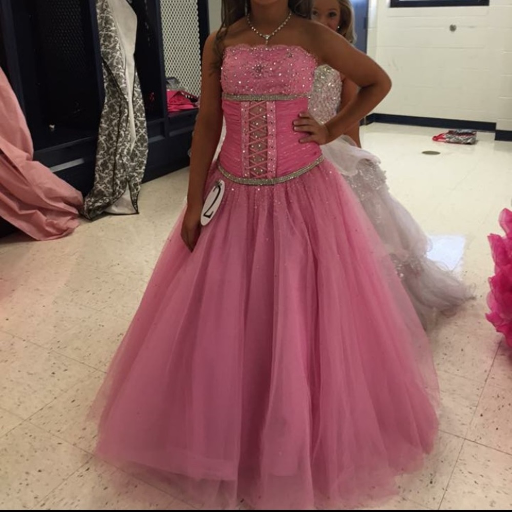 Pageant dress size 0 fits like a 12/14