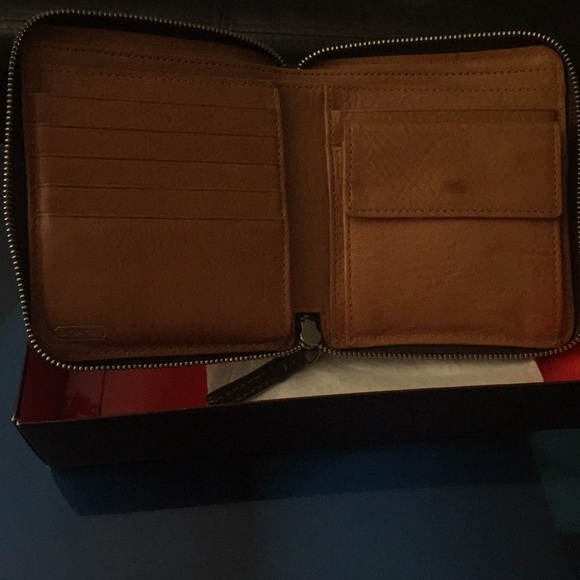 Coach wallet - brand new - Picture 3 of 8