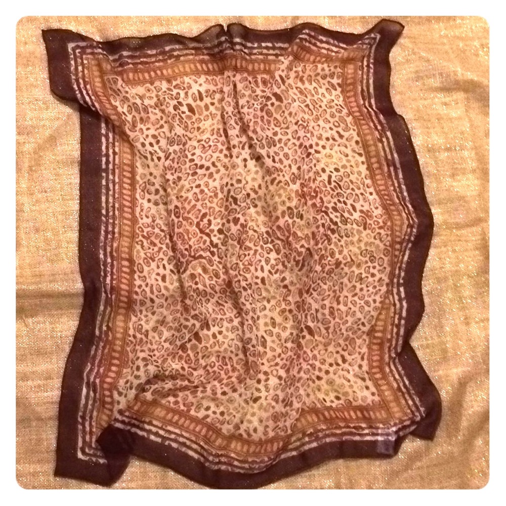 Vintage NWOT Oscar de la Renta silk scarf