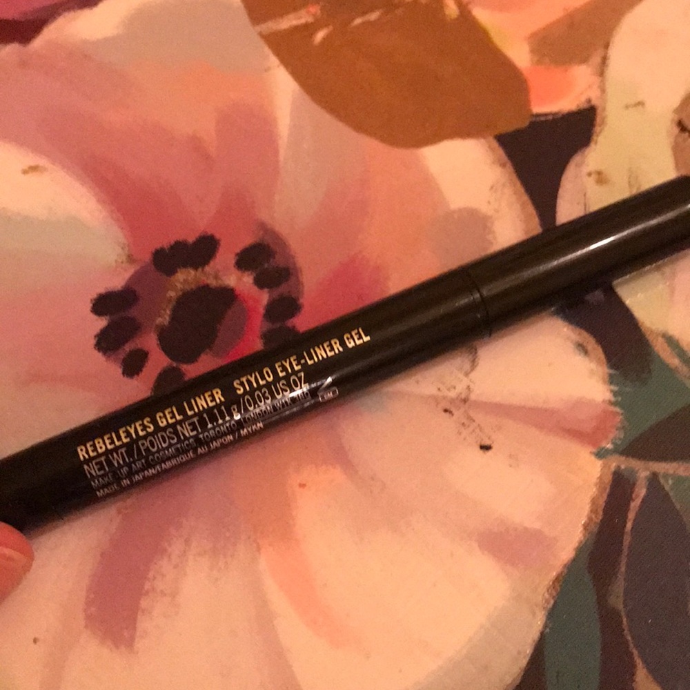 MAC black eyeliner