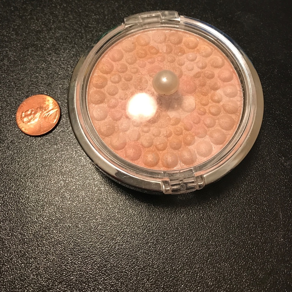 Powder palette highlighter (great for bundle!)