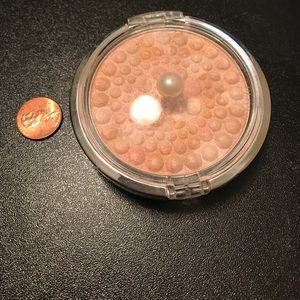Powder palette highlighter (great for bundle!)