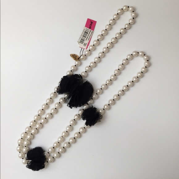 Betsey Johnson Jewelry - Vintage Betsey Johnson pearl strand necklace