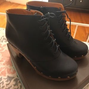 BRAND NEW Hot NYLA Navy Lace-Up Ankle Boots!