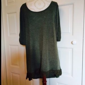 REDUCED! Cute plus size hi low top with lace trim