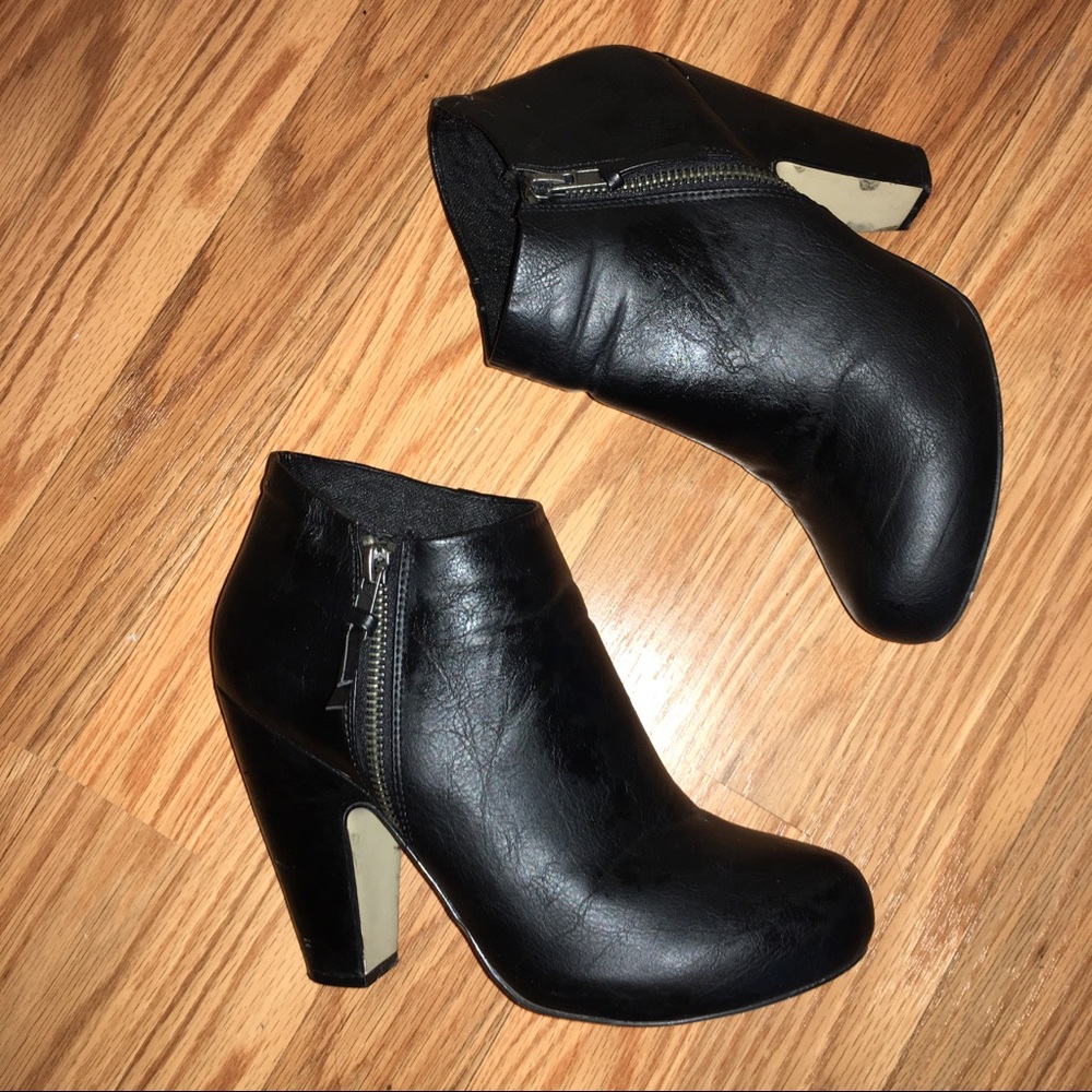 MADDEN GIRL by Steve Madden Black Leather BOOTIES