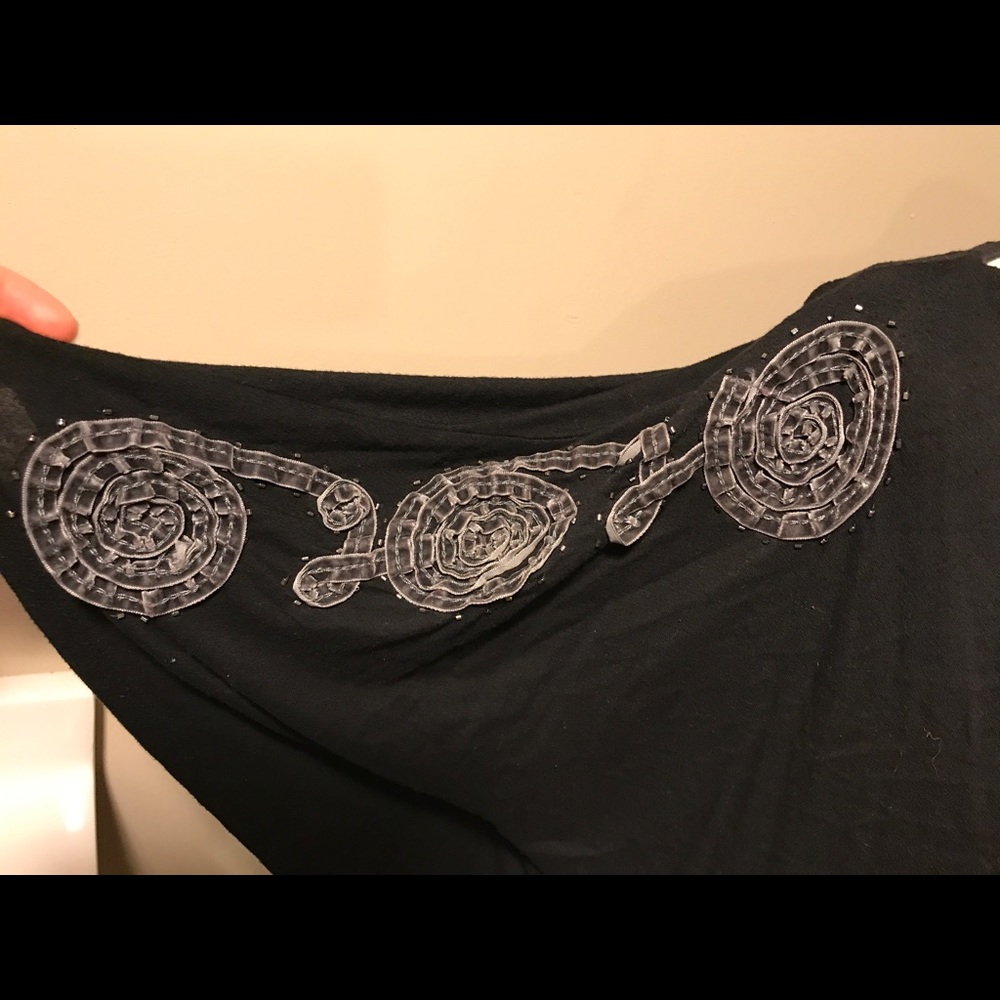 Fun black tunic! - Picture 3 of 4
