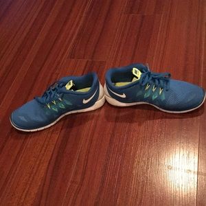 Nike Free 5.0 shoes. Size 6.