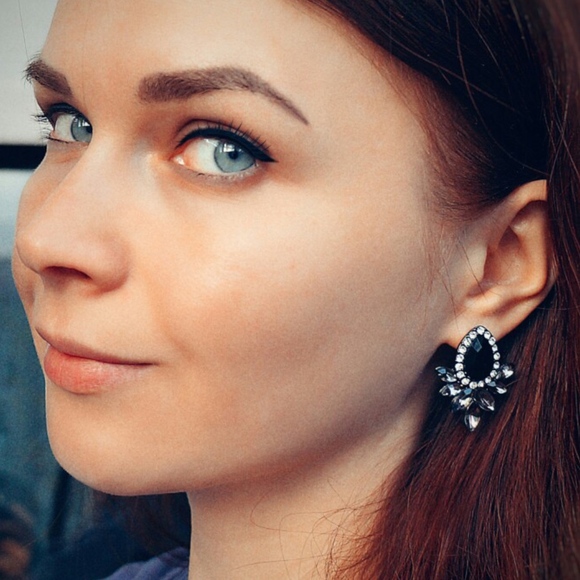 Black Rhinestone Statement Stud Earrings - Picture 6 of 7