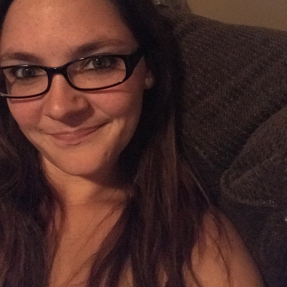 Meet your Posher, Courtney - Picture 1 of 1