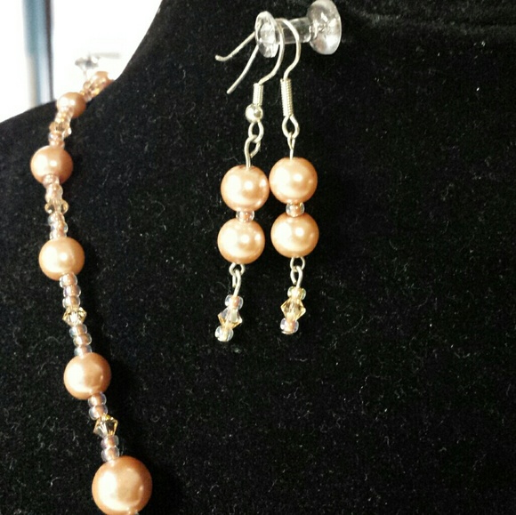 Pink Necklace/badge holder and earrings - Picture 2 of 4