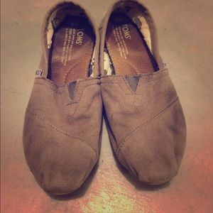 Used tom shoes
