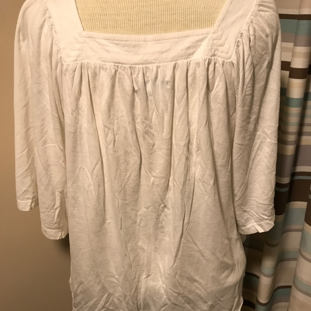 Adorable tee! - Picture 3 of 4