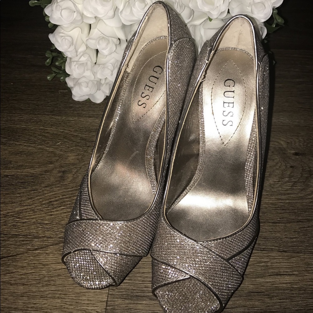 GUESS OPEN TOE SILVER SPARKLE PUMP