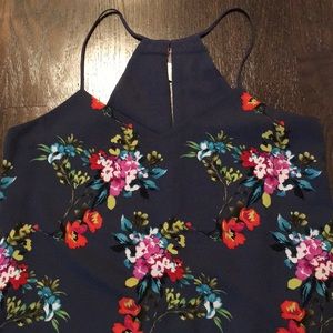 Floral express top 🌸 new without tag