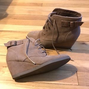 Women's Madden Girl Size 7 Wedge Bootie