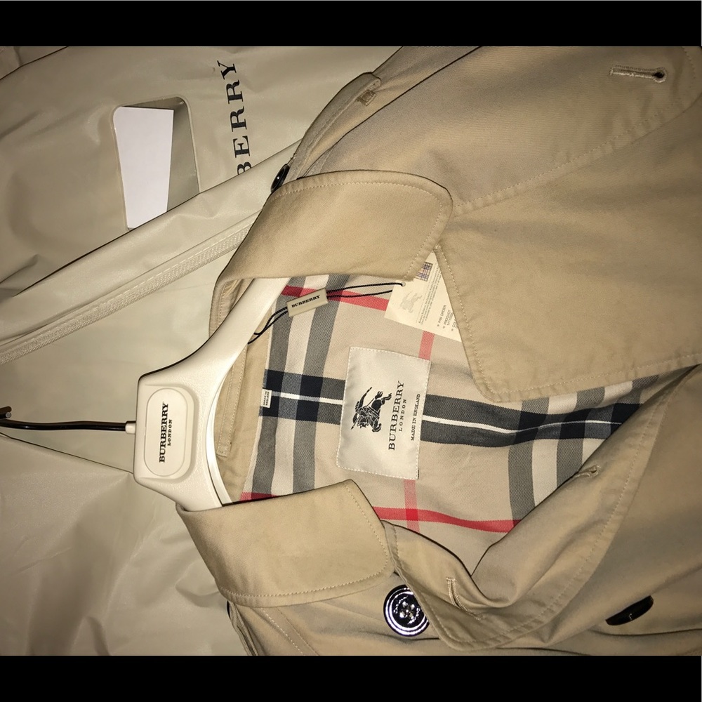 New authentic Burberry Hazelmere Trench Coat