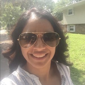 Meet your Posher, Paveena