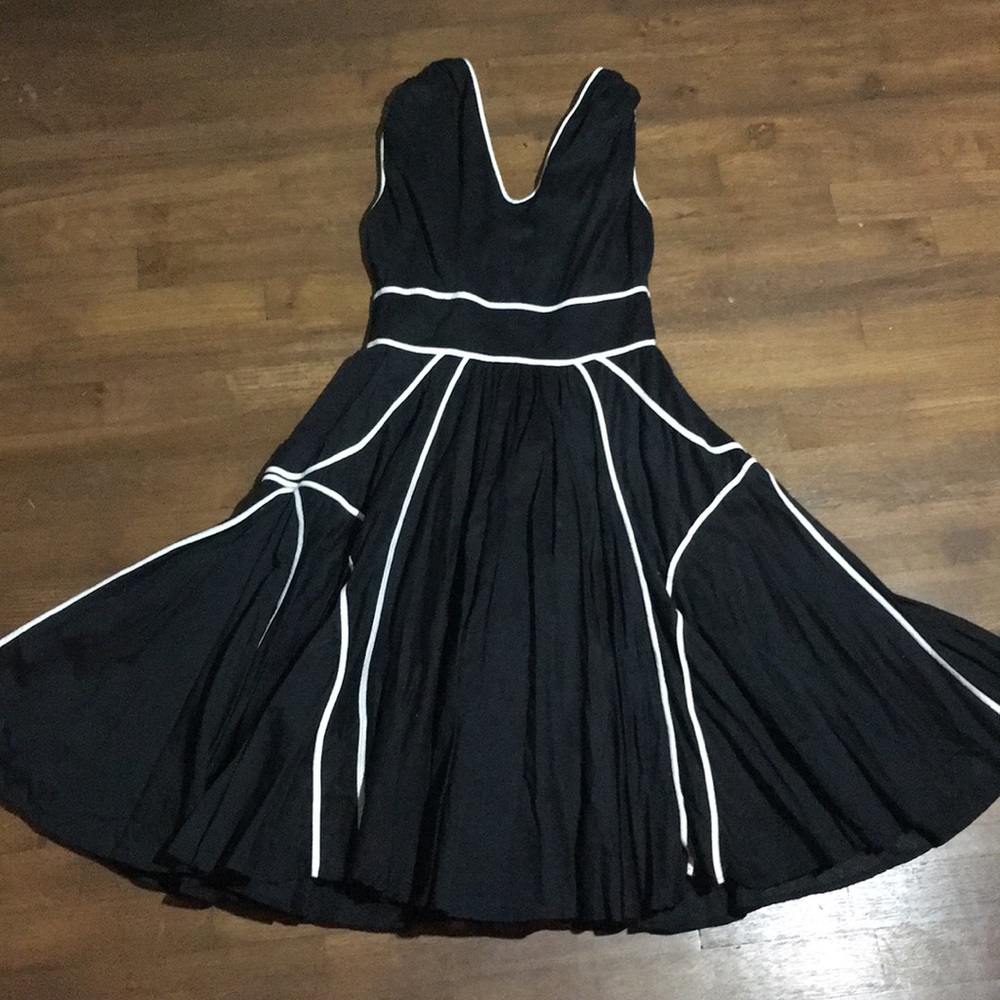 Calvin Klein dress with pockets! Beautiful line! - Picture 4 of 8
