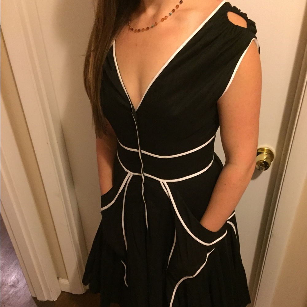 Calvin Klein dress with pockets! Beautiful line! - Picture 5 of 8