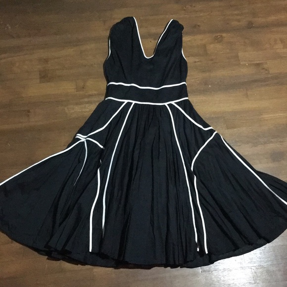 Calvin Klein dress with pockets! Beautiful line! - Picture 4 of 8