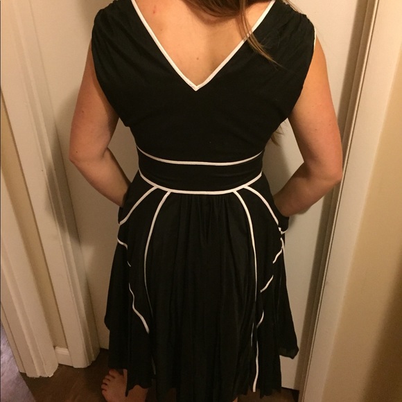 Calvin Klein dress with pockets! Beautiful line! - Picture 6 of 8