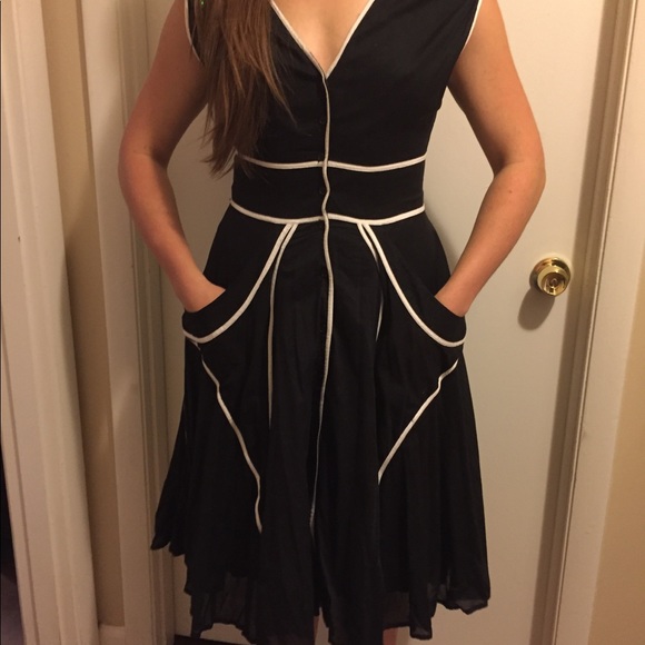 Calvin Klein dress with pockets! Beautiful line! - Picture 7 of 8